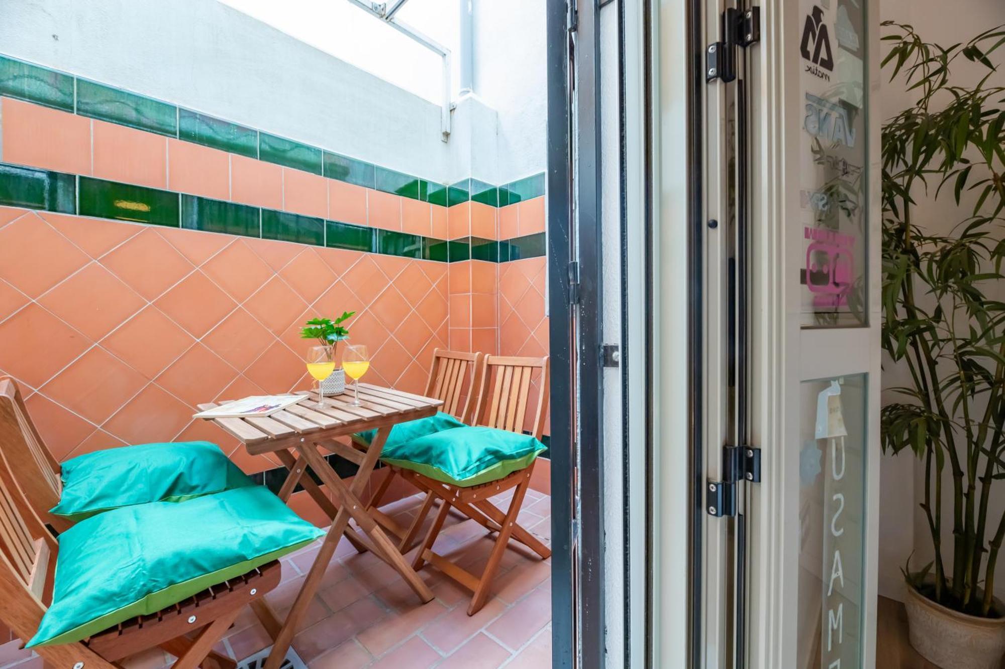 Charming 4-Bedroom Apartment In Malaga'S Historic Center מראה חיצוני תמונה