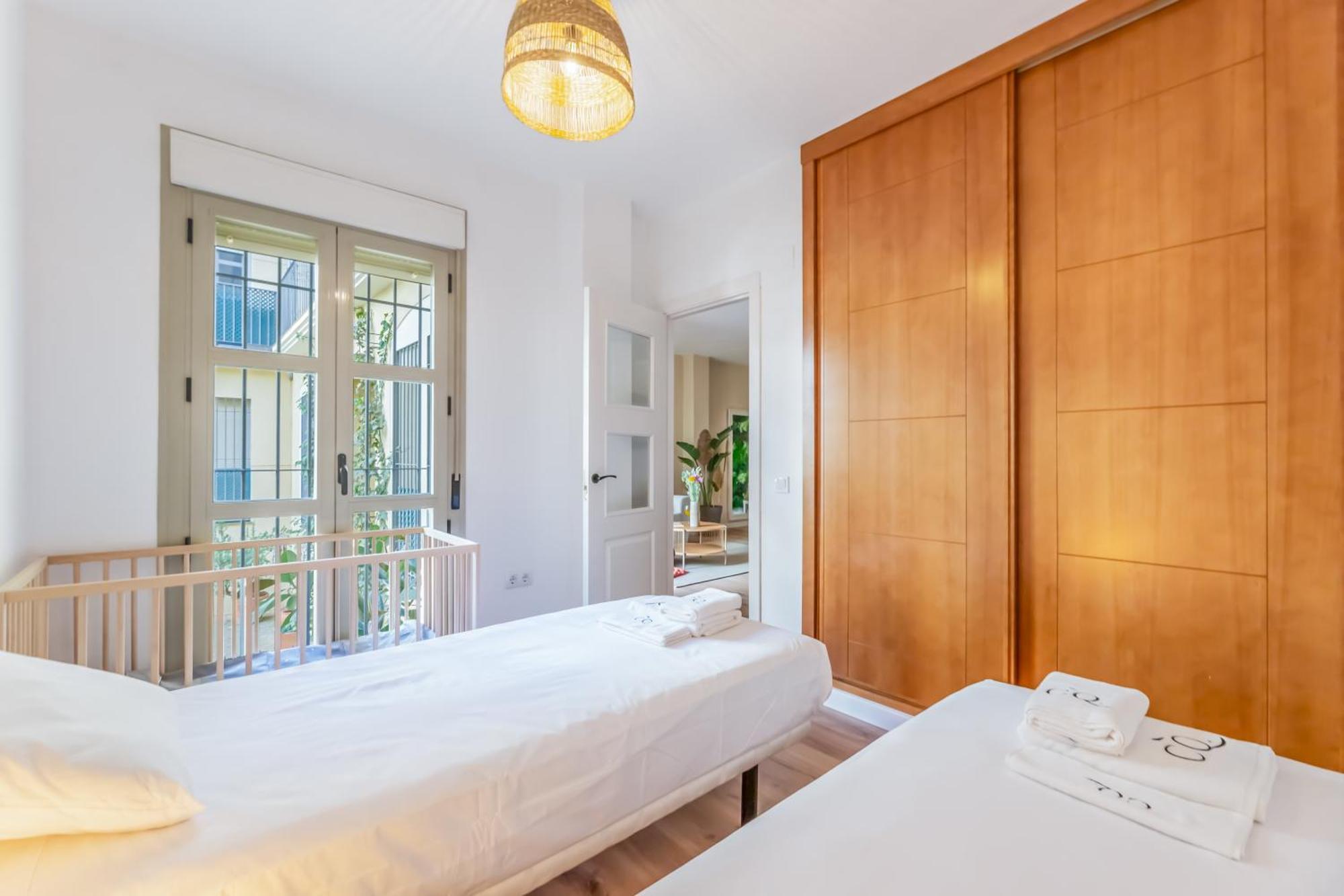 Charming 4-Bedroom Apartment In Malaga'S Historic Center מראה חיצוני תמונה
